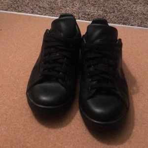 Black Adidas Stan Smiths